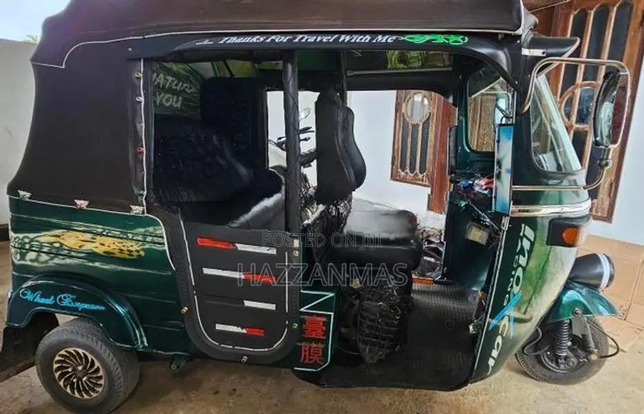 Bajaj RE 2000