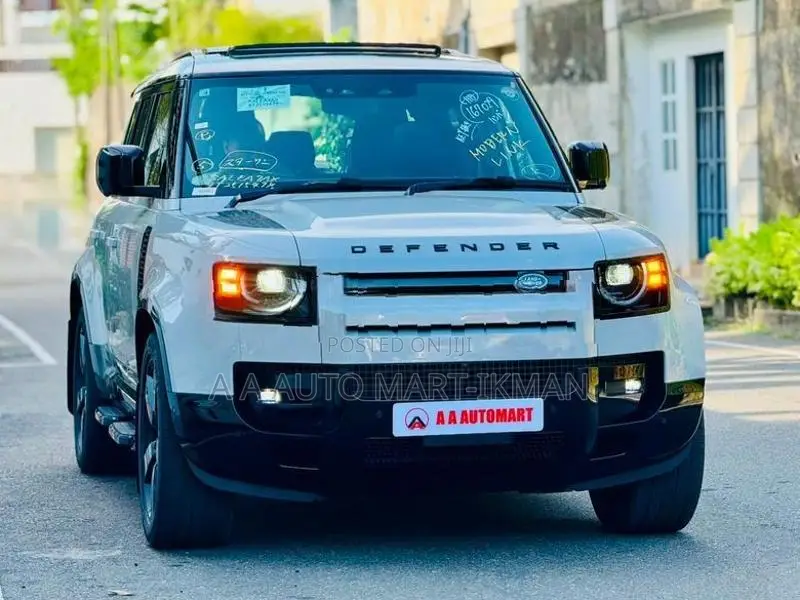 Land Rover Defender P300 x-Dynamic SE 2025