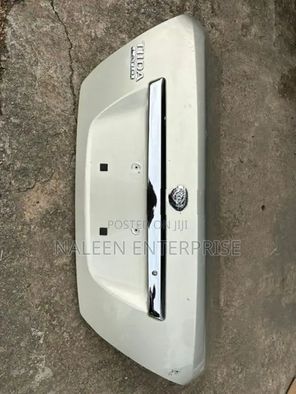 Nissan Tiida Dicky Door