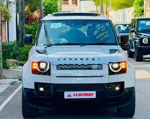 Land Rover Defender P300 x-Dynamic SE 2025