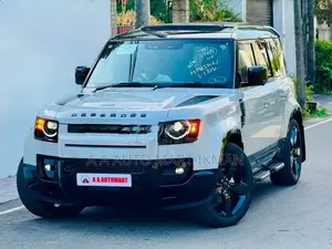 Land Rover Defender P300 x-Dynamic SE 2025