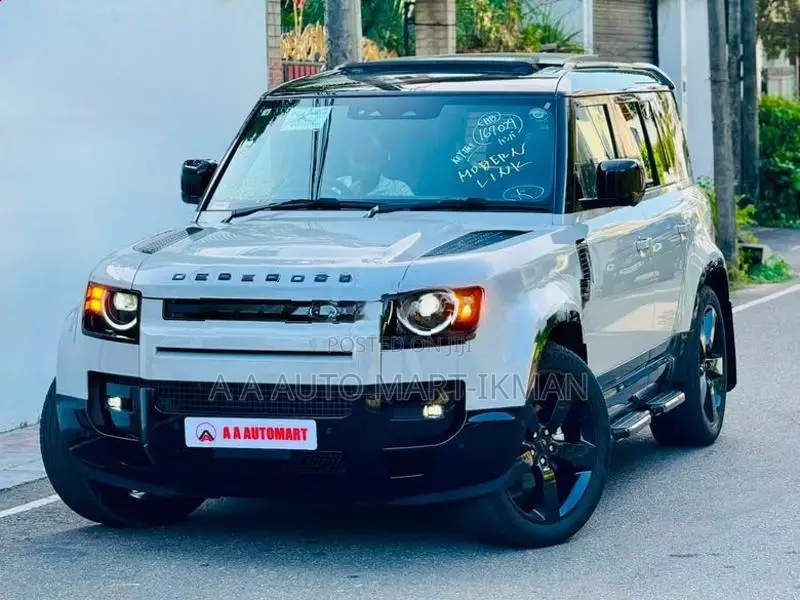 Land Rover Defender P300 x-Dynamic SE 2025