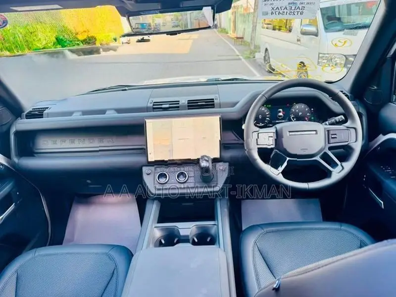 Land Rover Defender P300 x-Dynamic SE 2025