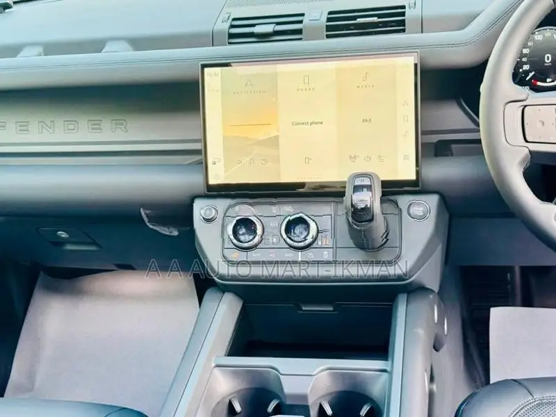 Land Rover Defender P300 x-Dynamic SE 2025