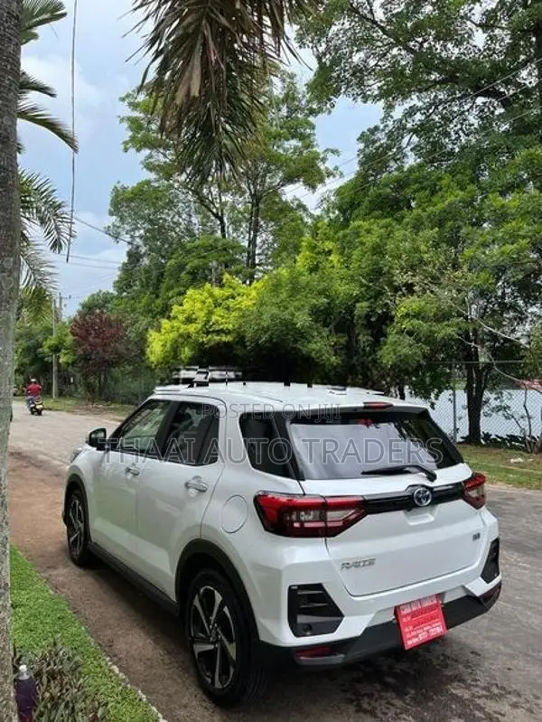 Toyota Raize Z Hybrid BSM 2024
