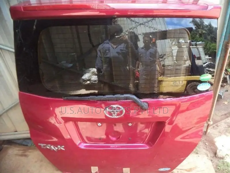 Toyota Tank /Roomy M900A Dicky Door