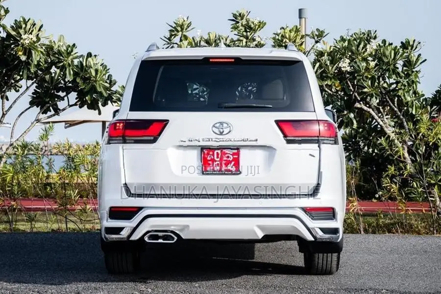 Toyota Land Cruiser LC300 ZX PETROL 2025