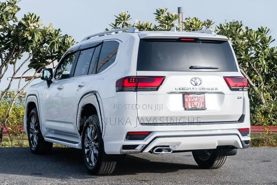 Toyota Land Cruiser LC300 ZX PETROL 2025