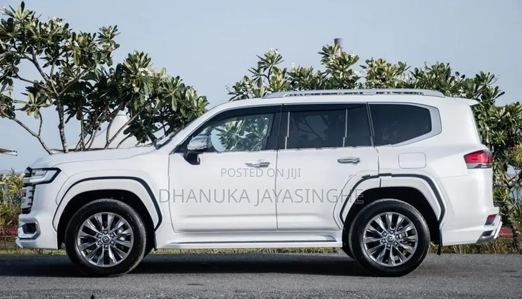 Toyota Land Cruiser LC300 ZX PETROL 2025