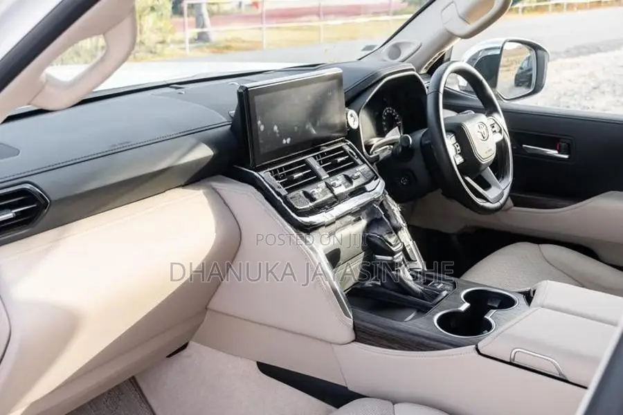 Toyota Land Cruiser LC300 ZX PETROL 2025