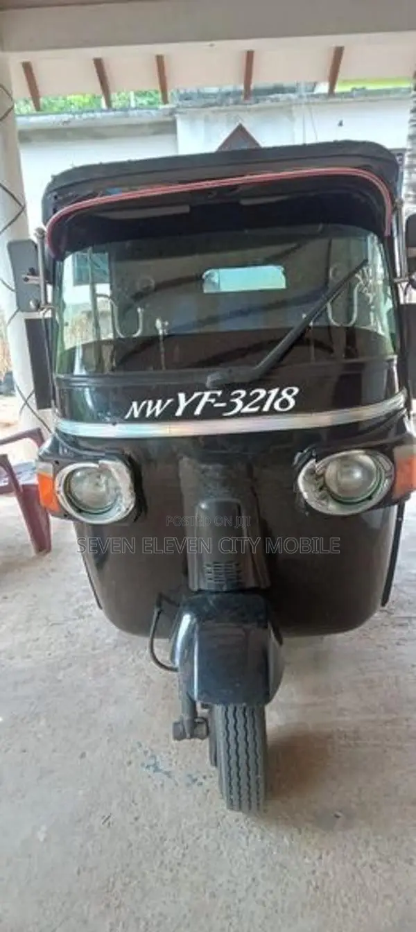 Bajaj RE 205 2010