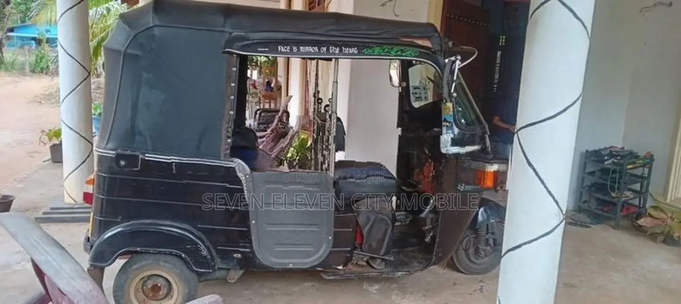 Bajaj RE 205 2010