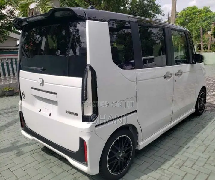Honda N-Box Custom 2024