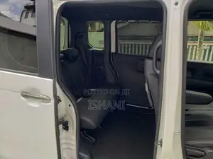 Honda N-Box Custom 2024