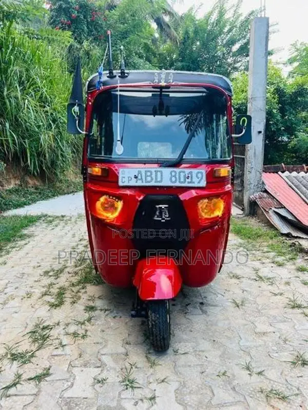 Bajaj RE 2015