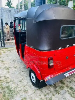 Bajaj RE 2015