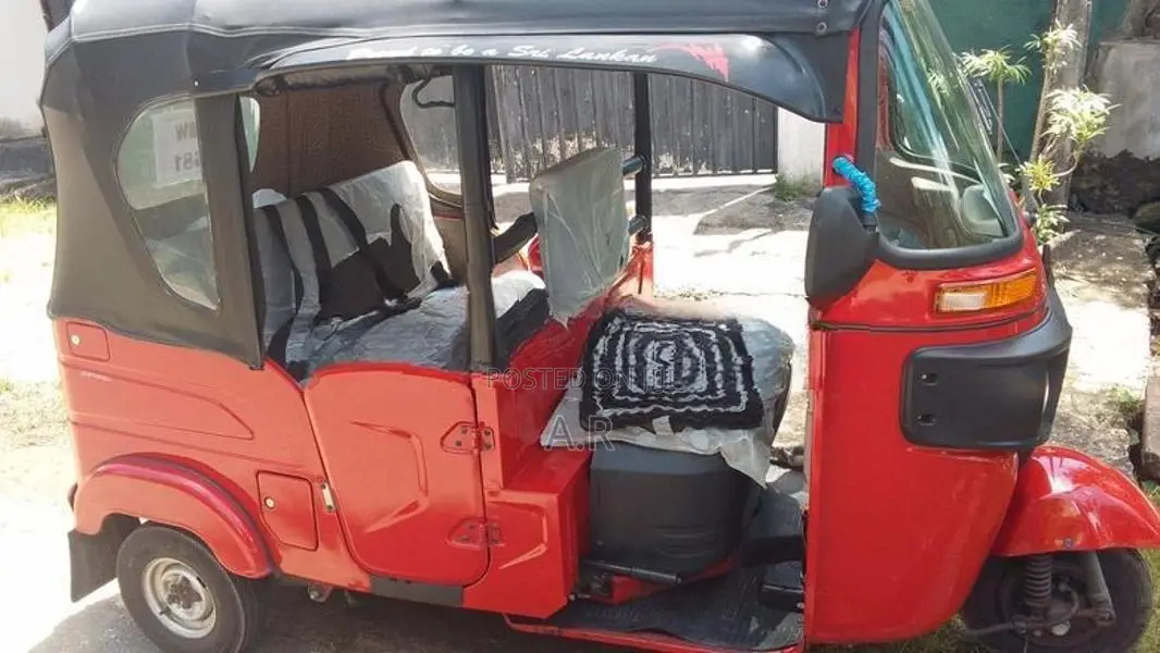 Bajaj RE 2025