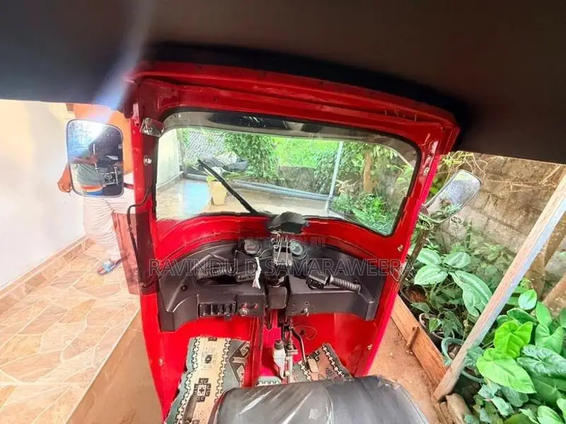 Bajaj RE 2010