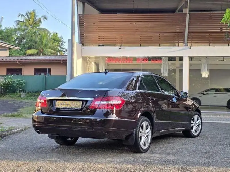 Mercedes Benz E200 CGI Avantgarde 2011