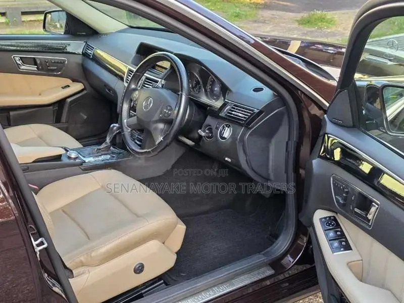 Mercedes Benz E200 CGI Avantgarde 2011