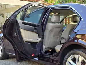 Mercedes Benz E200 CGI Avantgarde 2011