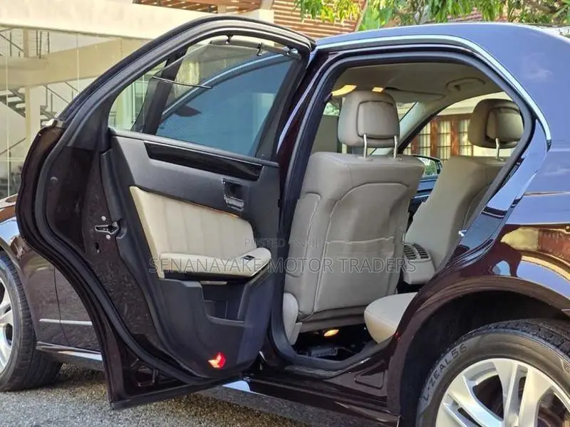 Mercedes Benz E200 CGI Avantgarde 2011