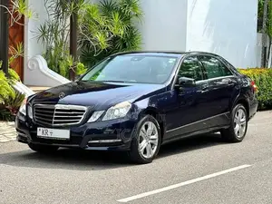 Mercedes Benz E200 Avantgarde CGI 1.8L 2011