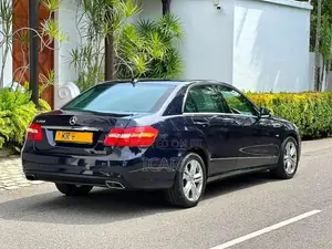 Mercedes Benz E200 Avantgarde CGI 1.8L 2011