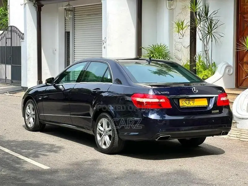 Mercedes Benz E200 Avantgarde CGI 1.8L 2011
