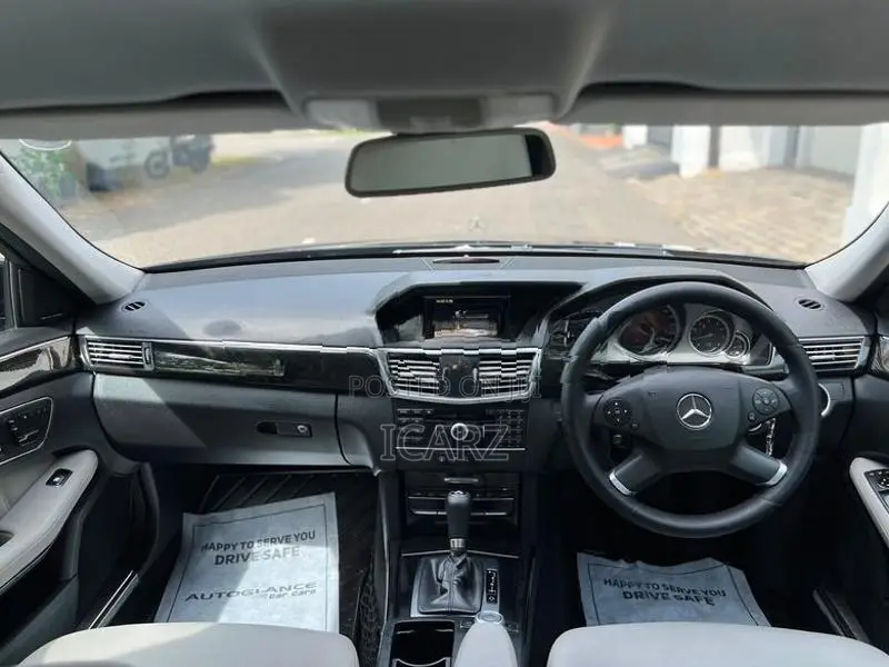 Mercedes Benz E200 Avantgarde CGI 1.8L 2011