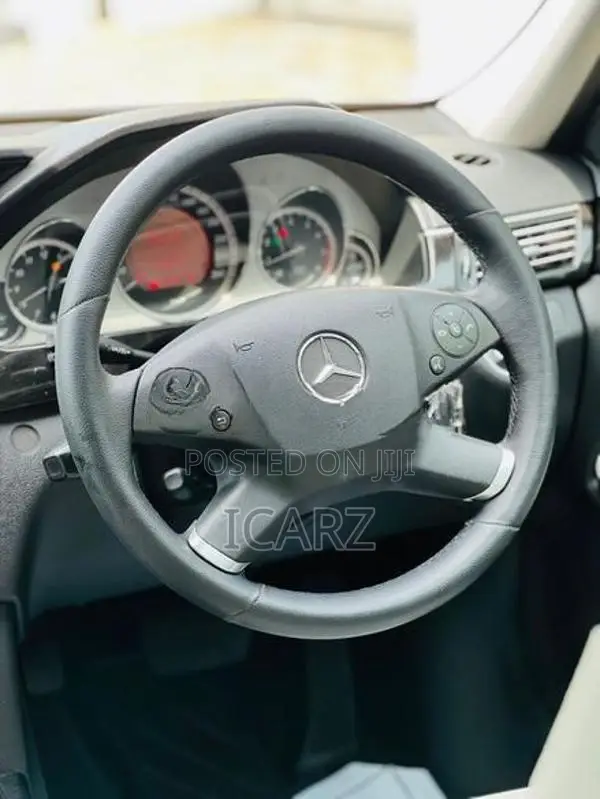 Mercedes Benz E200 Avantgarde CGI 1.8L 2011