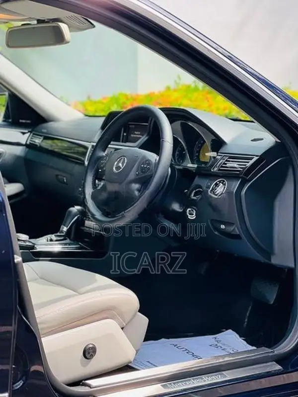 Mercedes Benz E200 Avantgarde CGI 1.8L 2011
