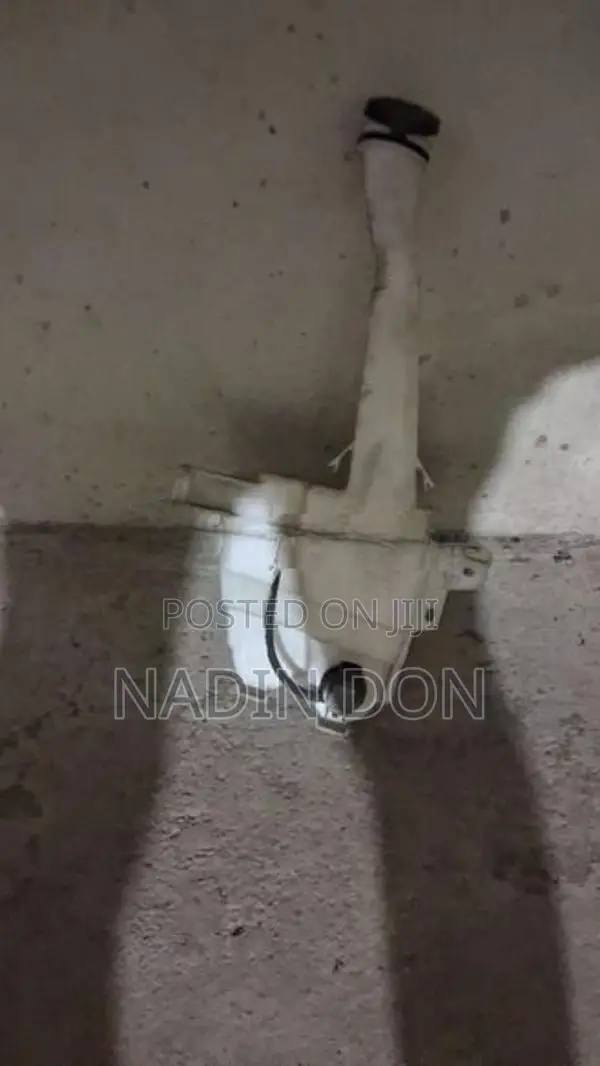 Toyota Allion 260 wiper fluid tank