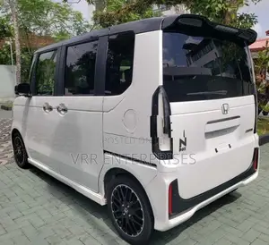 Honda N-Box Custom 2024