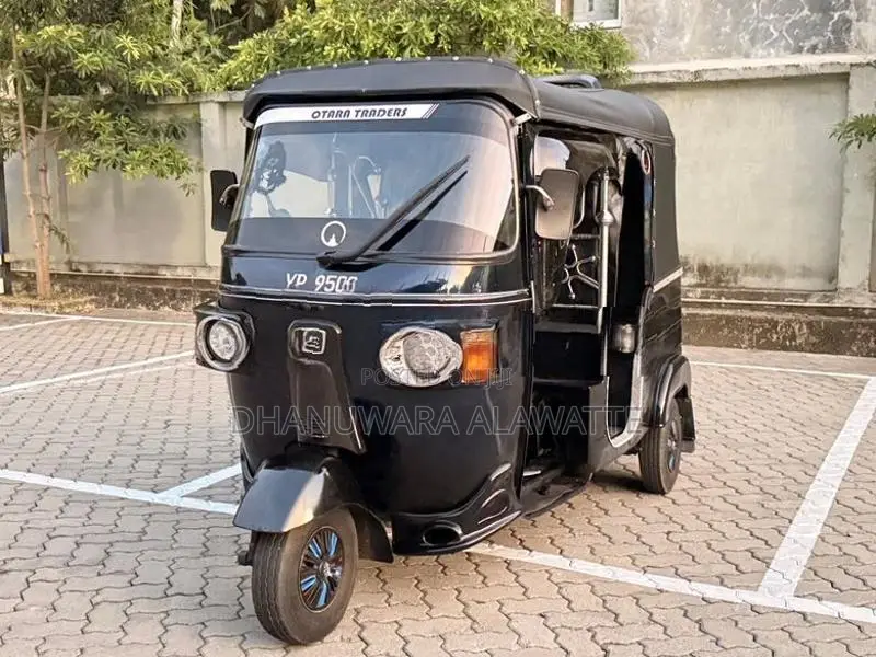 Bajaj RE 2011