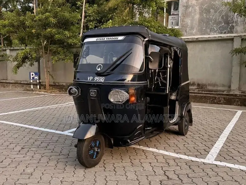 Bajaj RE 2011