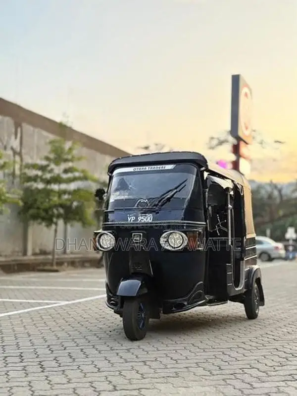 Bajaj RE 2011