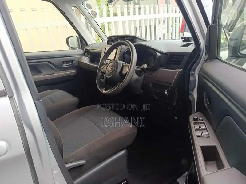 Toyota Roomy 2023