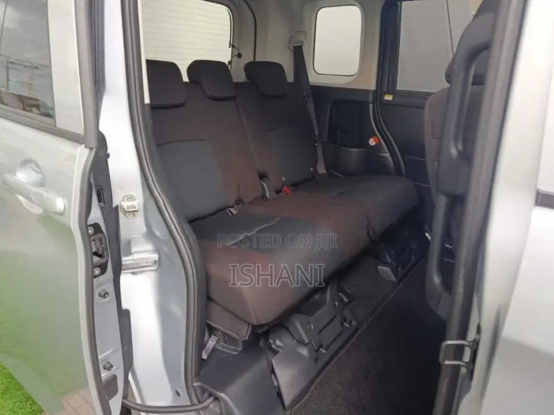 Toyota Roomy 2023