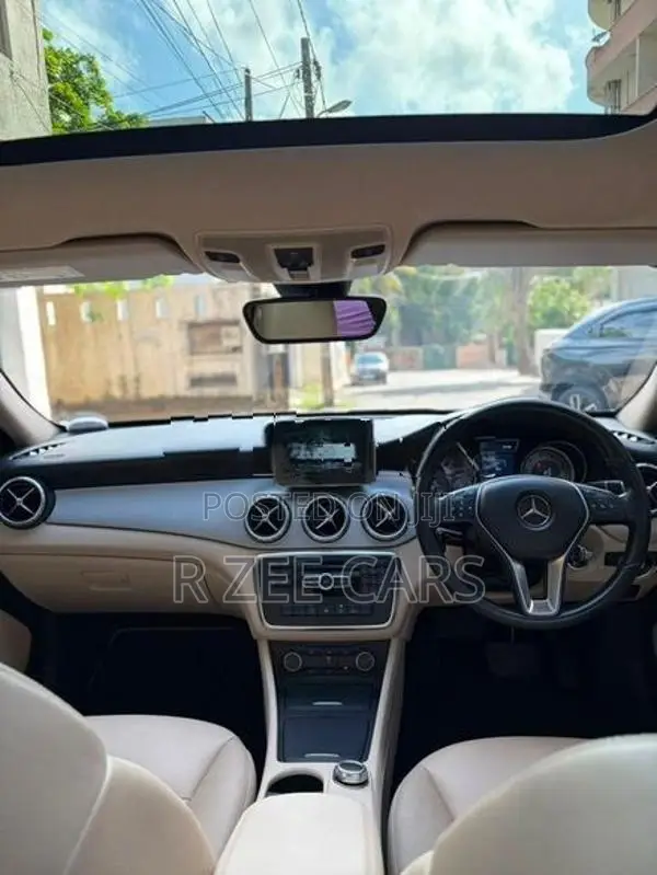 Mercedes Benz GLA 200 Sunroof 2015
