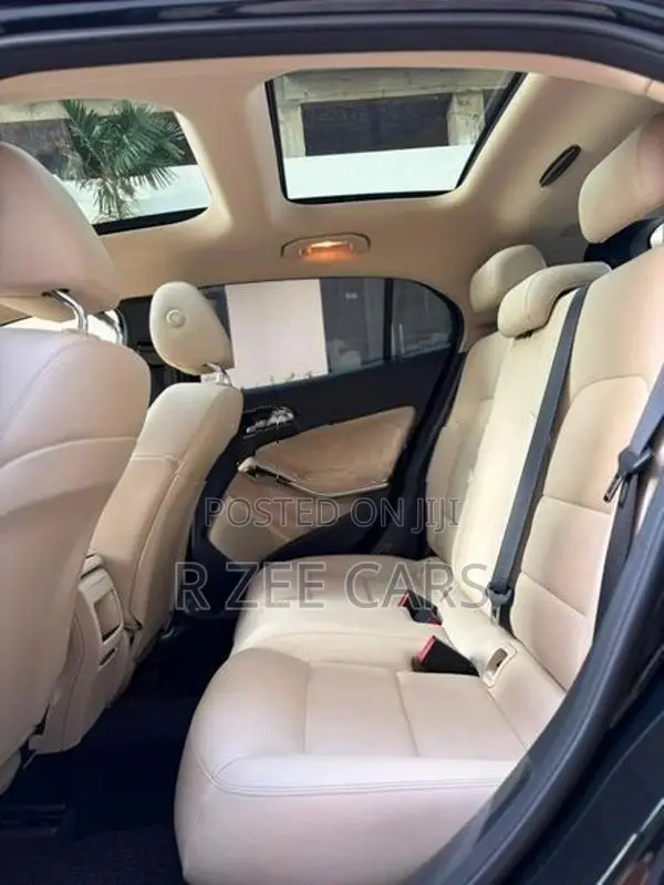 Mercedes Benz GLA 200 Sunroof 2015