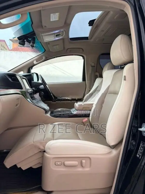 Toyota Alphard executive lounge 2014