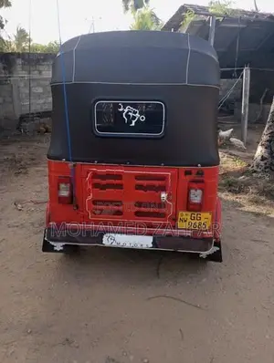 Bajaj RE 2000