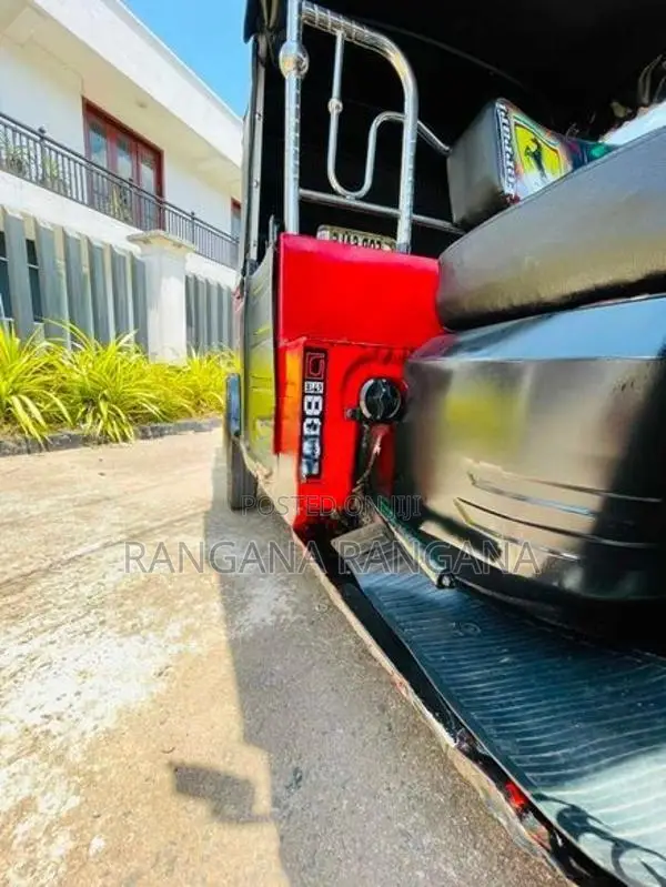 Bajaj RE Three Wheeler 2016