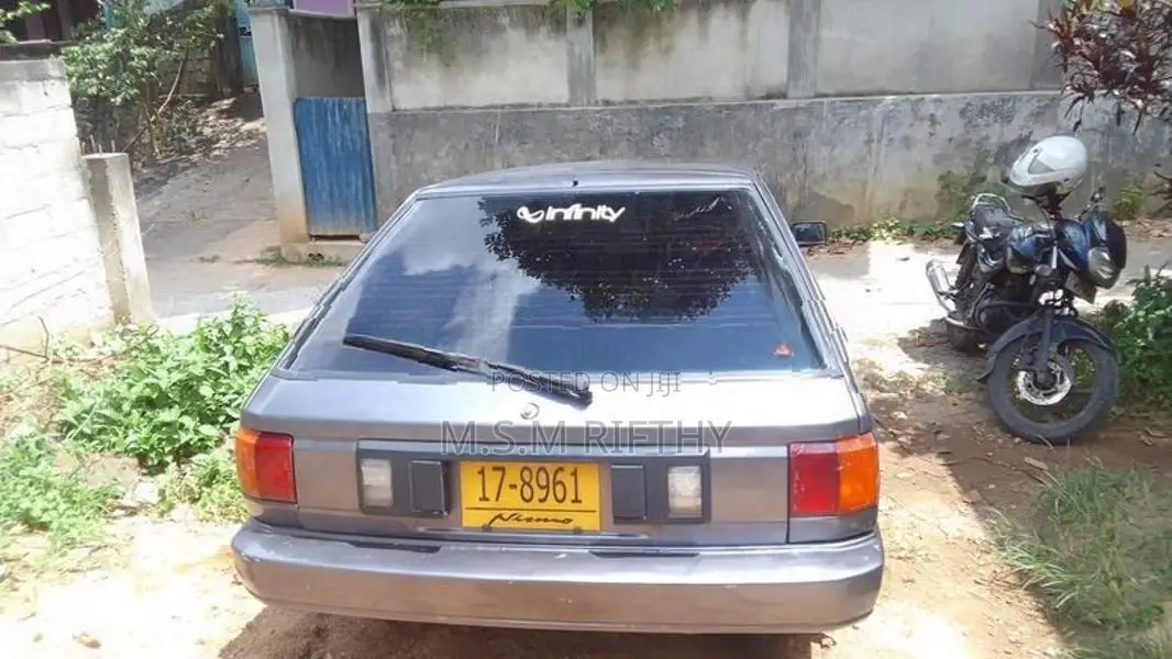 Nissan Sunny 1987