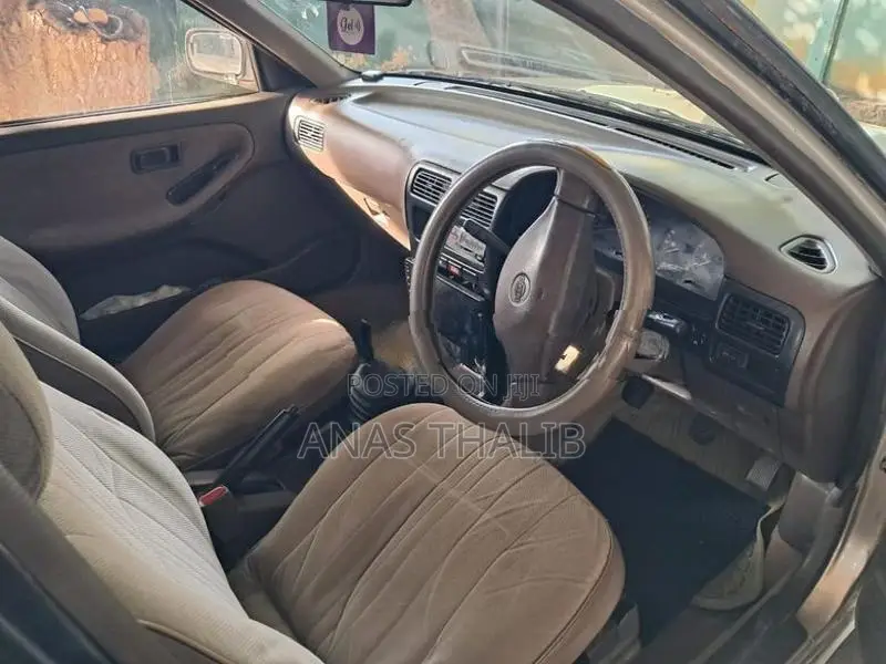 Nissan Sunny 1993