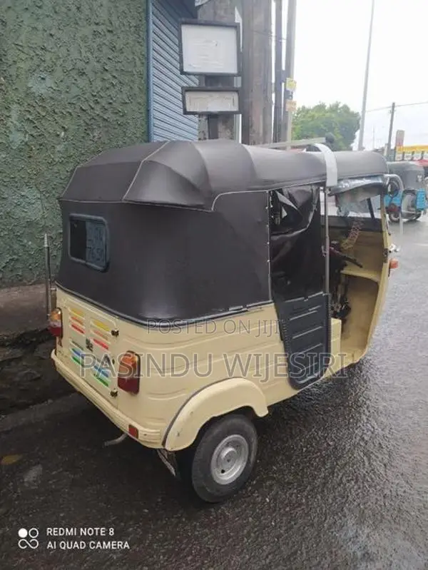 Bajaj RE 2000