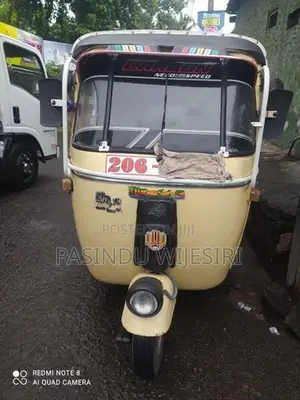 Bajaj RE 2000