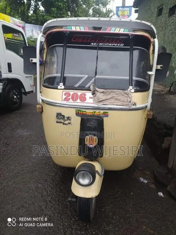 Bajaj RE 2000