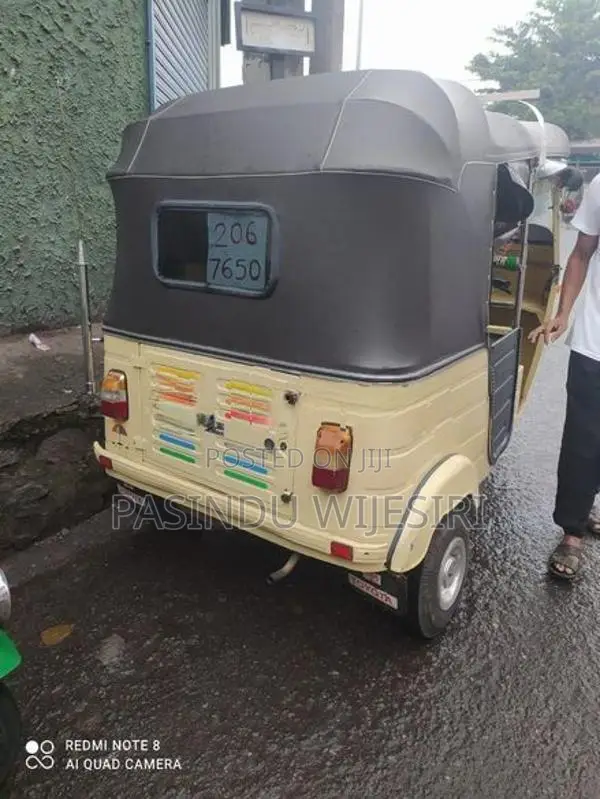 Bajaj RE 2000